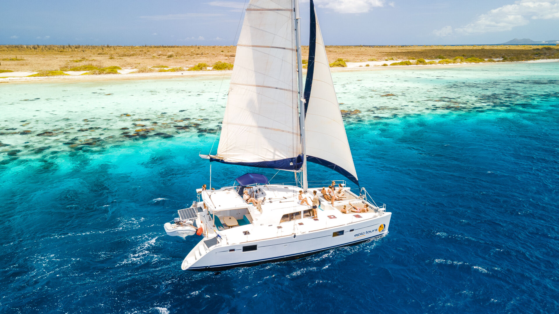 catamaran sailing tour